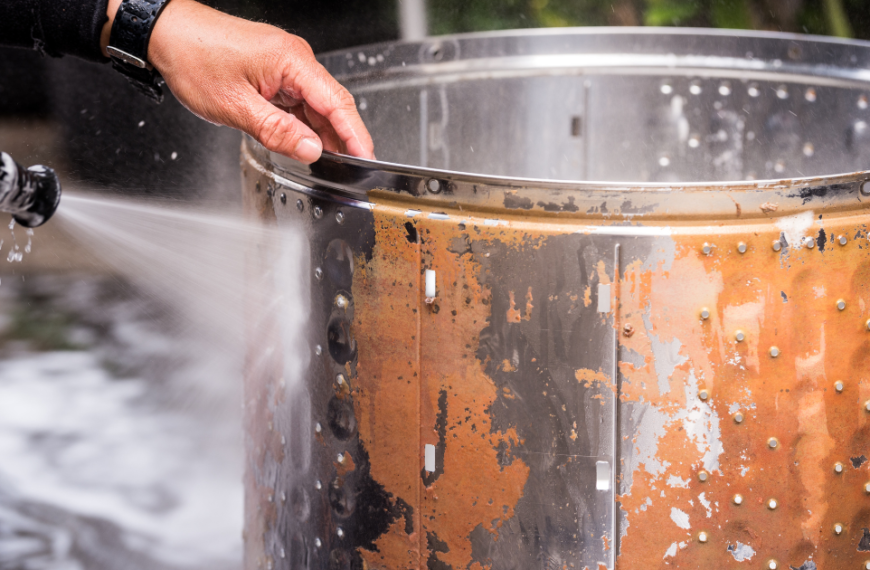 How to Remove Detergent Build Up in a Washing Machine