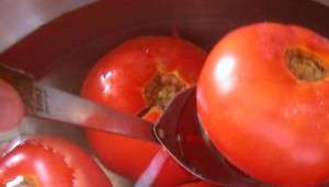 Peel tomatoes -3- blanched tomatoes into cool water