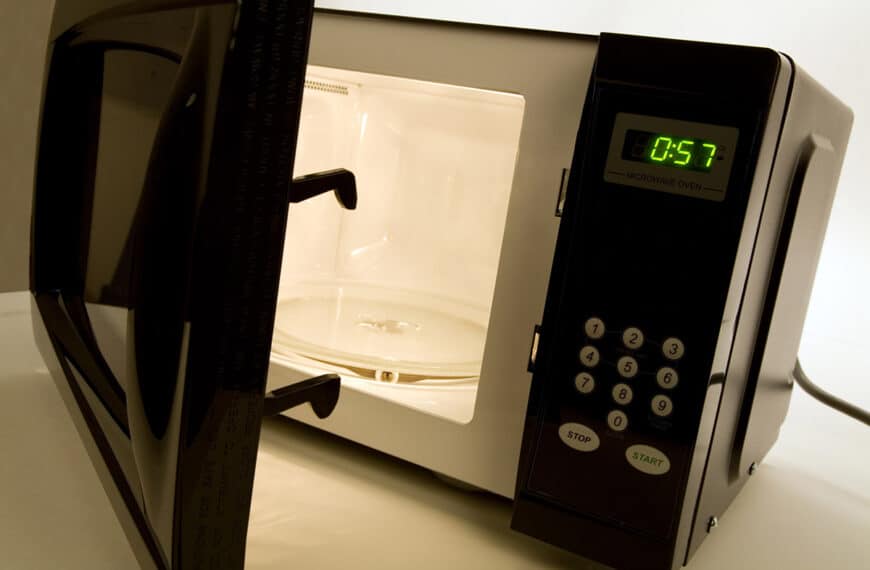Microwave oven, door ajar
